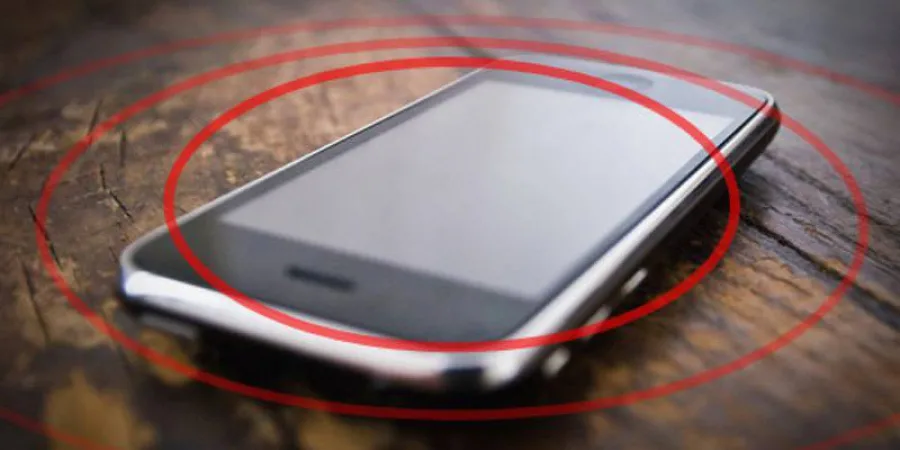 Телефон вибрирует